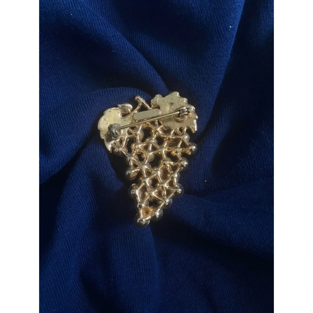 Vintage Gold Tone Grape Cluster Brooch Faux Pearl Rhinestone Fruit Pin - Picture 2 of 2